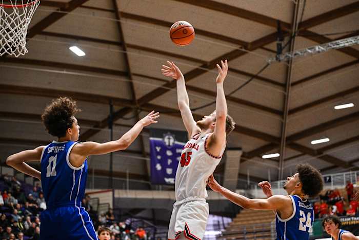 Lincoln Gresham 6A Oregon boys basketball quarterfinal Naji Saker -62